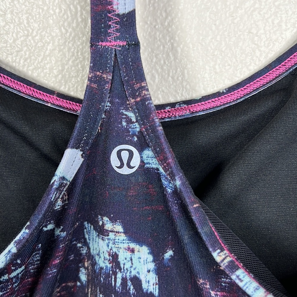 Lululemon Workout Sports Top with Built In Padded Bra - Picture 3 of 3